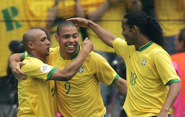 Para Roberto Carlos, Ronaldo Fenômeno foi melhor que Ronaldinho: 