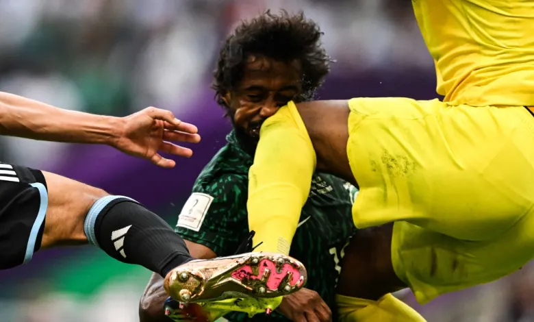 لحظة إصابة الشهراني في مباراة السعودية والأرجنتين بكأس العالم 2022